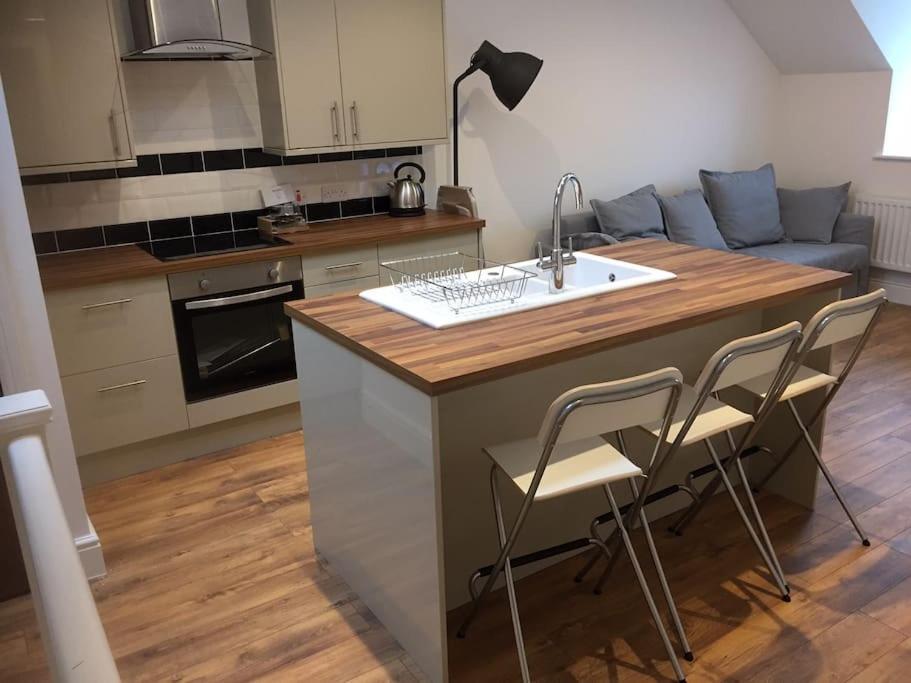 Apartment No. 8, 1 Bed, Sleeps 4 Ексмут Екстериор снимка