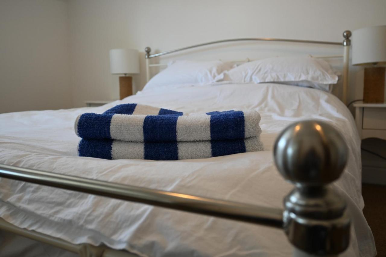 Apartment No. 8, 1 Bed, Sleeps 4 Ексмут Екстериор снимка