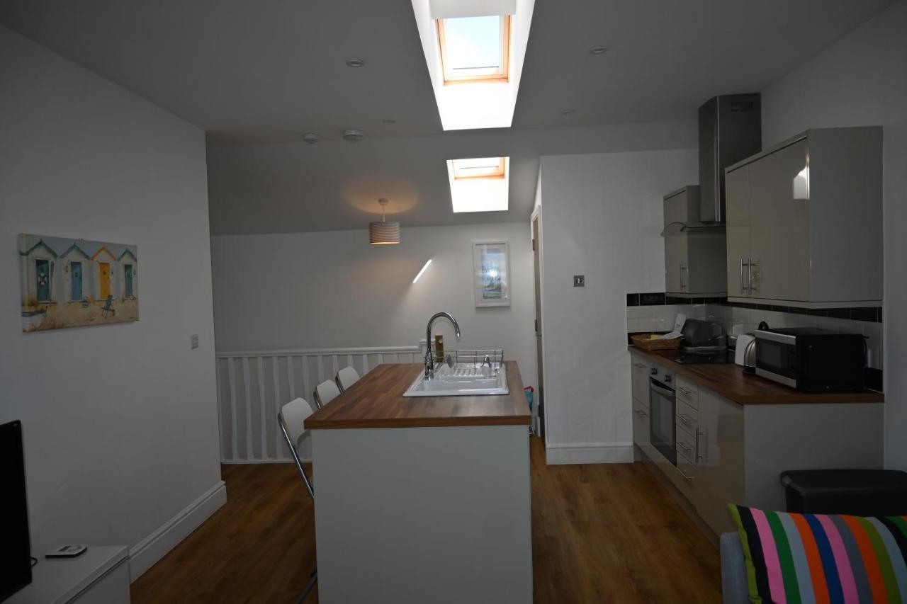 Apartment No. 8, 1 Bed, Sleeps 4 Ексмут Екстериор снимка